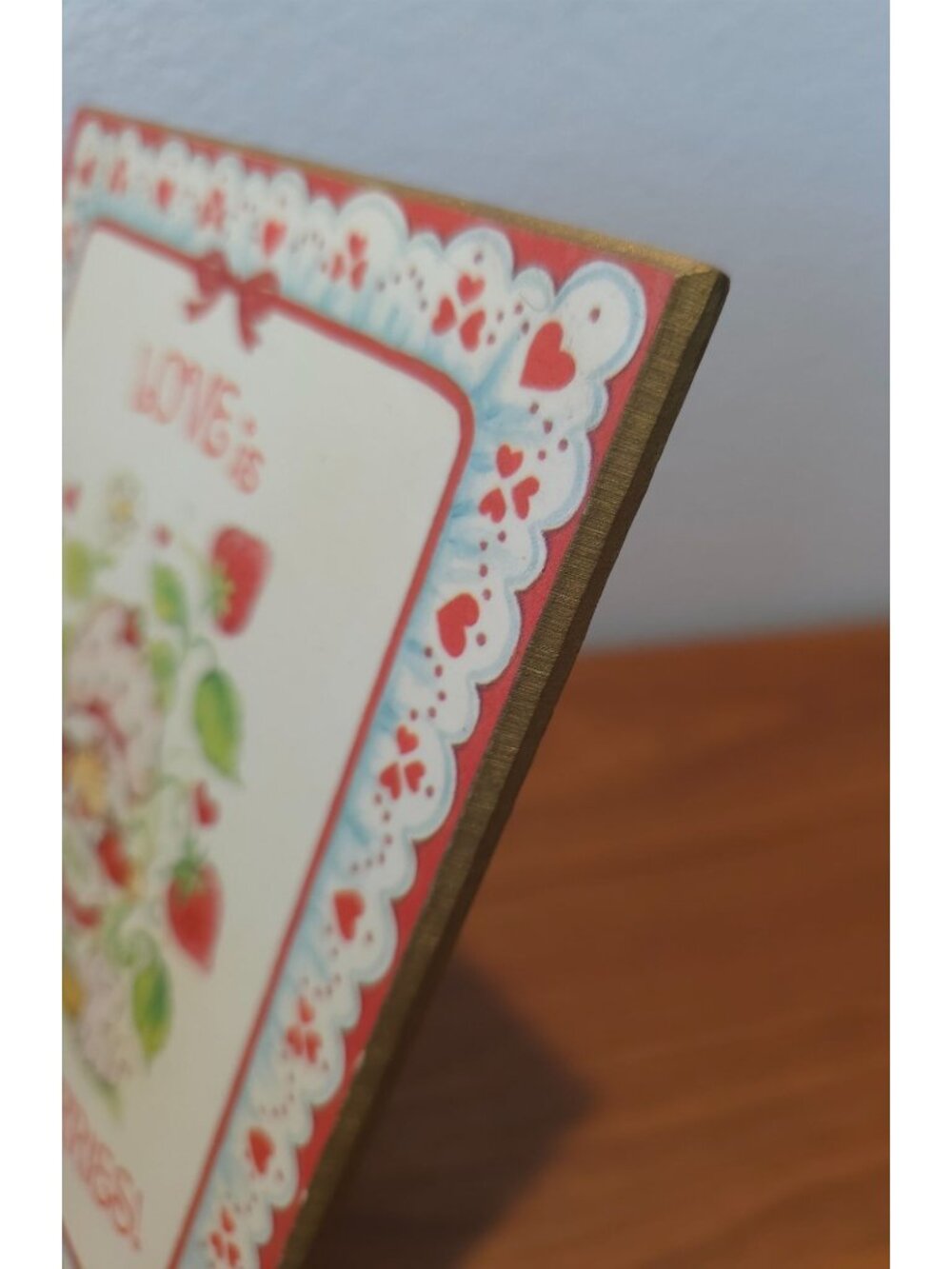 Vintage 1980 Strawberry Shortcake LOVE IS JUST THE BERRIES! Wooden Plaque - USA - Picture 4 of 5